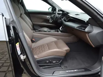 AUDI e-tron GT quattro