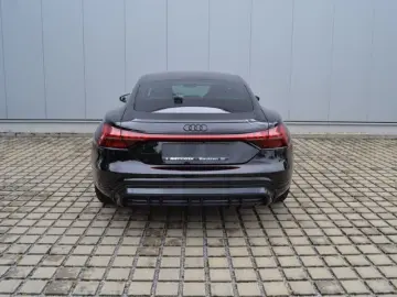 AUDI e-tron GT quattro