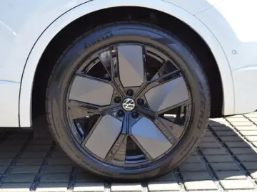 VW Touareg 3.0 V6 TDI 286 PS 4M R-Line BLACK-STYLE