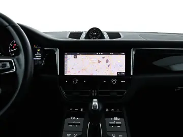 PORSCHE Macan GTS LED Navi 360  Chrono Pano AHK Burm