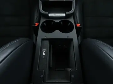 PORSCHE Macan GTS LED Navi 360  Chrono Pano AHK Burm