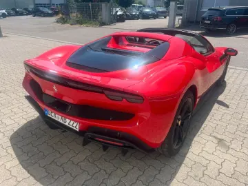 FERRARI 296 GTS  Assetto Fiorano Paket