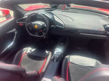 FERRARI 296 GTS  Assetto Fiorano Paket