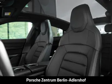PORSCHE Taycan Surround-View BOSE Luftfederung 20-Zoll