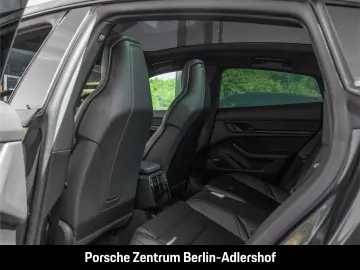 PORSCHE Taycan Surround-View BOSE Luftfederung 20-Zoll