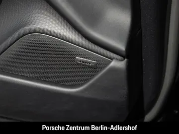 PORSCHE Taycan Surround-View BOSE Luftfederung 20-Zoll