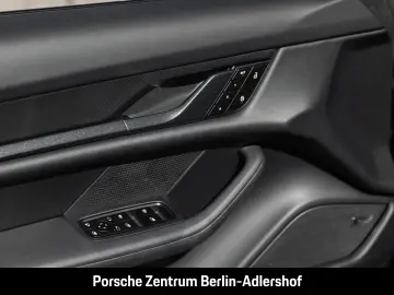 PORSCHE Taycan Surround-View BOSE Luftfederung 20-Zoll