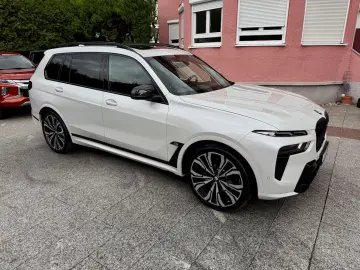 BMW X7 M60i  Sky Lounge Carbonpaket 23 Zoll 7-Sitzer