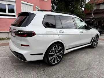 BMW X7 M60i  Sky Lounge Carbonpaket 23 Zoll 7-Sitzer