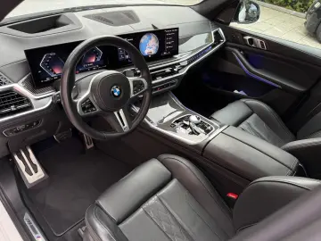 BMW X7 M60i  Sky Lounge Carbonpaket 23 Zoll 7-Sitzer