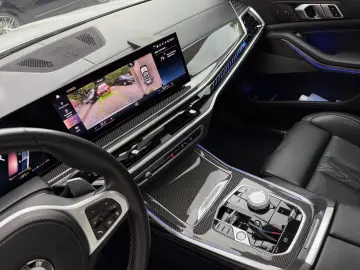 BMW X7 M60i  Sky Lounge Carbonpaket 23 Zoll 7-Sitzer