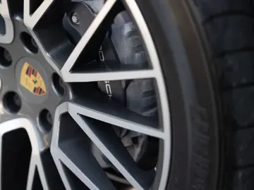 PORSCHE Cayenne E-Hyb Burmester Sport Chrono Approved