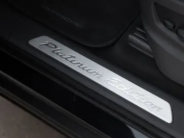 PORSCHE Cayenne E-Hyb Burmester Sport Chrono Approved
