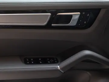 PORSCHE Cayenne E-Hyb Burmester Sport Chrono Approved