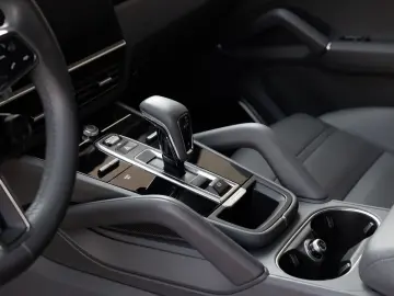 PORSCHE Cayenne E-Hyb Burmester Sport Chrono Approved