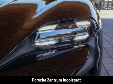 PORSCHE Taycan GTS Hinterachslenkung Beifahrerdisplay He