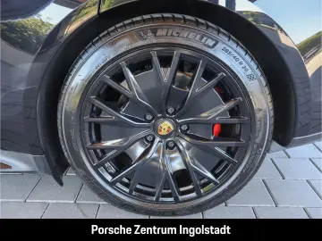 PORSCHE Taycan GTS Hinterachslenkung Beifahrerdisplay He
