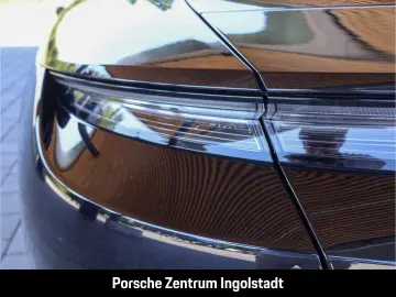 PORSCHE Taycan GTS Hinterachslenkung Beifahrerdisplay He
