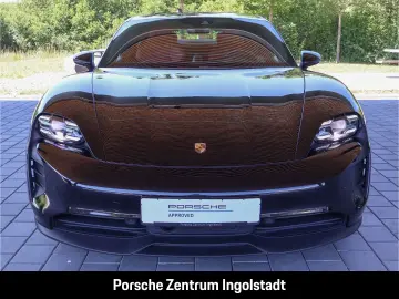 PORSCHE Taycan GTS Hinterachslenkung Beifahrerdisplay He