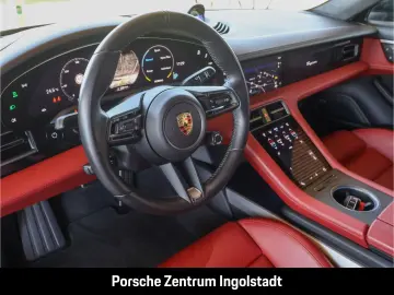 PORSCHE Taycan GTS Hinterachslenkung Beifahrerdisplay He