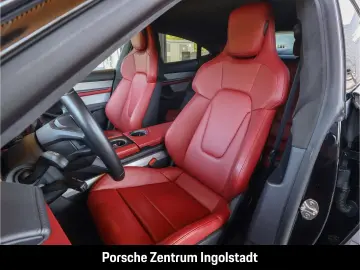 PORSCHE Taycan GTS Hinterachslenkung Beifahrerdisplay He