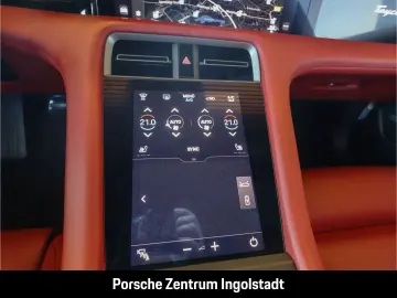 PORSCHE Taycan GTS Hinterachslenkung Beifahrerdisplay He