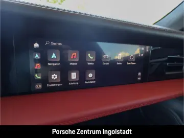 PORSCHE Taycan GTS Hinterachslenkung Beifahrerdisplay He