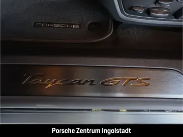 PORSCHE Taycan GTS Hinterachslenkung Beifahrerdisplay He
