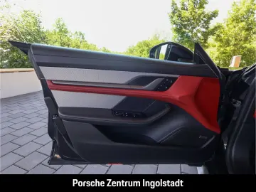PORSCHE Taycan GTS Hinterachslenkung Beifahrerdisplay He