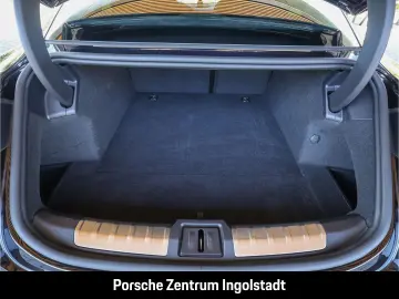 PORSCHE Taycan GTS Hinterachslenkung Beifahrerdisplay He