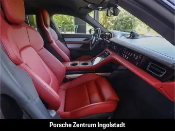 PORSCHE Taycan GTS Hinterachslenkung Beifahrerdisplay He