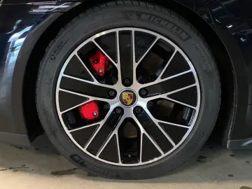 PORSCHE Taycan GTS   Komfortsitze 14-Wege   Massage