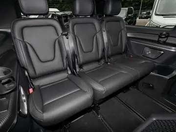 MERCEDES-BENZ V 300 d AVANTGARDE lang AMG