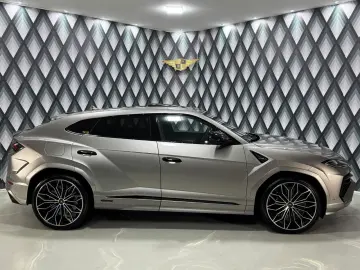 LAMBORGHINI Urus SE    CARBON    UNIKAT    VOLLE HÜTTE