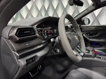 LAMBORGHINI Urus SE    CARBON    UNIKAT    VOLLE HÜTTE