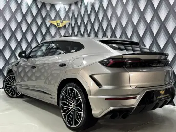 LAMBORGHINI Urus SE    CARBON    UNIKAT    VOLLE HÜTTE
