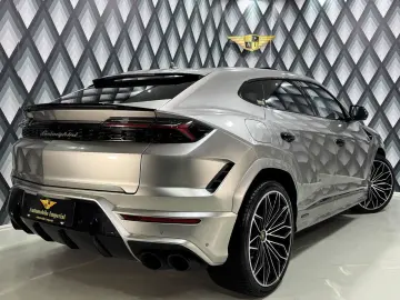 LAMBORGHINI Urus SE    CARBON    UNIKAT    VOLLE HÜTTE