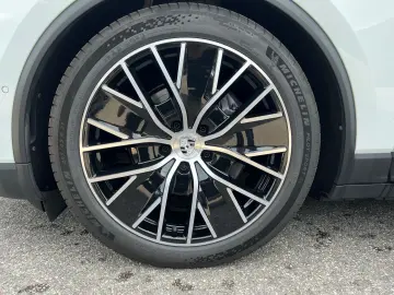 PORSCHE Macan 4   Panorama   AHK   Luftfederung
