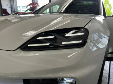 PORSCHE Macan 4   Panorama   AHK   Luftfederung