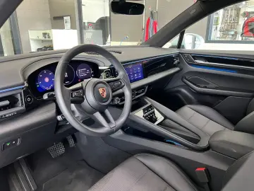 PORSCHE Macan 4   Panorama   AHK   Luftfederung