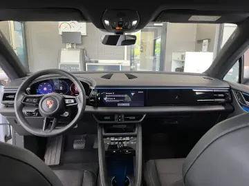 PORSCHE Macan 4   Panorama   AHK   Luftfederung
