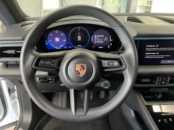 PORSCHE Macan 4   Panorama   AHK   Luftfederung