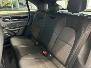 PORSCHE Macan 4   Panorama   AHK   Luftfederung