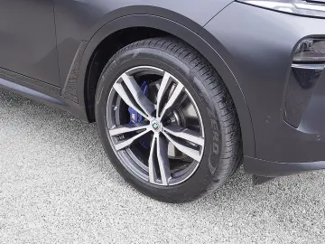 BMW X7 M60i Frozen Black LCI AHK Carbon SkyLounge AC