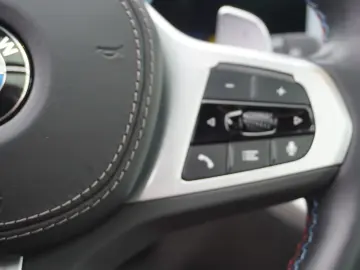 BMW X7 M60i Frozen Black LCI AHK Carbon SkyLounge AC