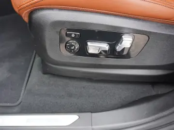 BMW X7 M60i Frozen Black LCI AHK Carbon SkyLounge AC
