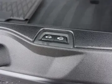 BMW X7 M60i Frozen Black LCI AHK Carbon SkyLounge AC
