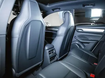 PORSCHE Macan 4 Electric Panoramadach Luftfederung