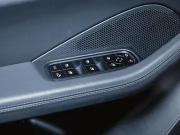 PORSCHE Macan 4 Electric Panoramadach Luftfederung