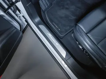PORSCHE Macan 4 Electric Panoramadach Luftfederung